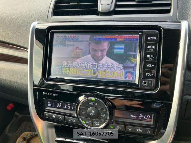 Toyota PREMIO 2017-05 8648623-16