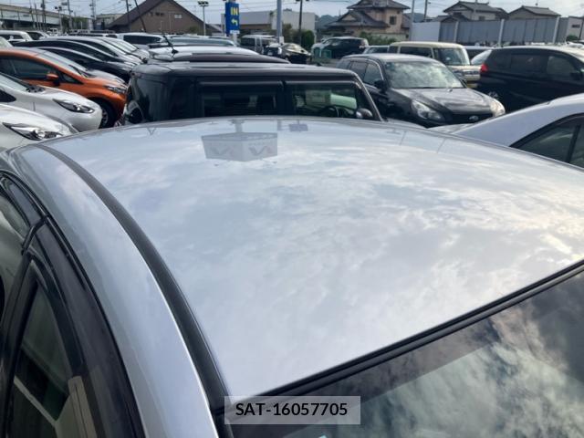 Toyota PREMIO 2017-05 8648623-2