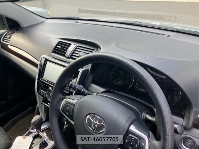 Toyota PREMIO 2017-05 8648623-6