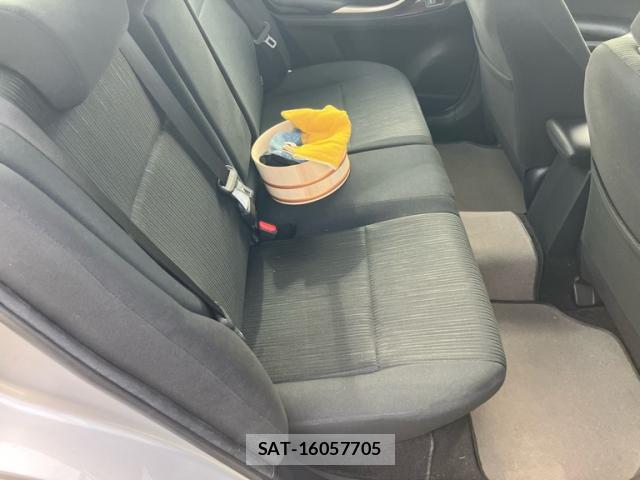 Toyota PREMIO 2017-05 8648623-8
