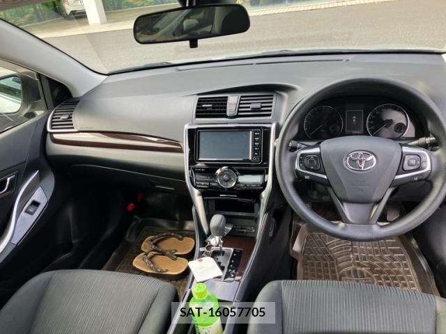 Toyota PREMIO 2017-05 8648623-9