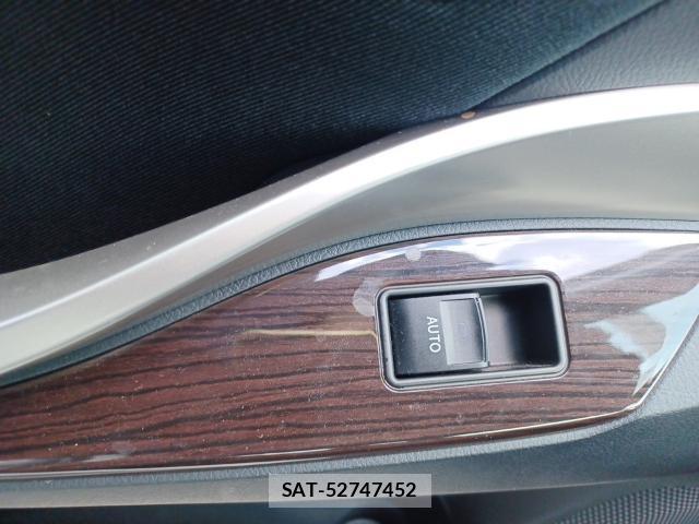 Toyota PREMIO 2017-08 8653433-12