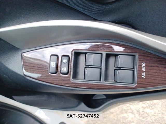 Toyota PREMIO 2017-08 8653433-13