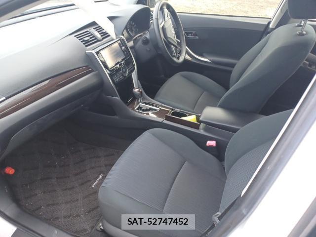 Toyota PREMIO 2017-08 8653433-15