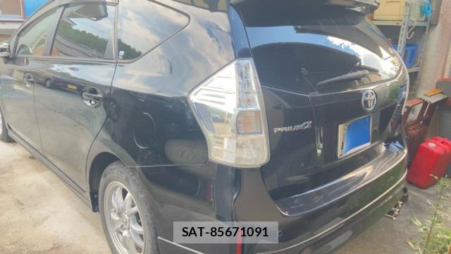 Toyota PRIUS ALPHA 2011-11 8646955-1