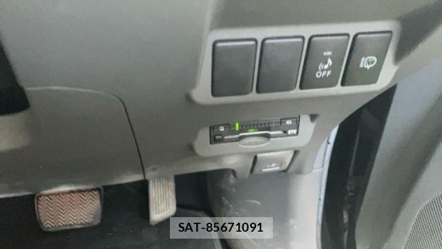 Toyota PRIUS ALPHA 2011-11 8646955-11