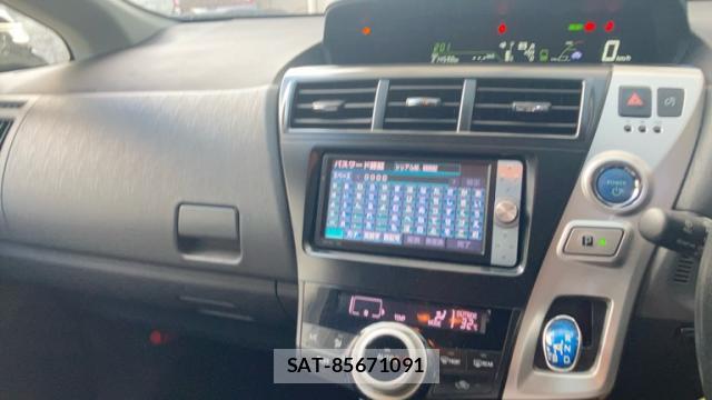 Toyota PRIUS ALPHA 2011-11 8646955-14