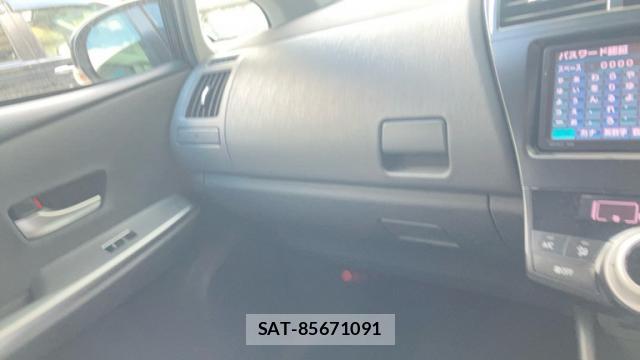 Toyota PRIUS ALPHA 2011-11 8646955-15