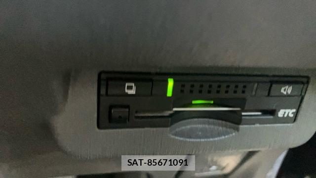 Toyota PRIUS ALPHA 2011-11 8646955-17