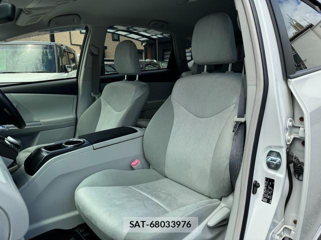 Toyota PRIUS ALPHA 2012-08 8647275-11