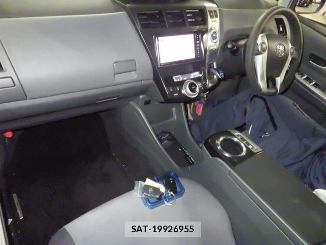 Toyota PRIUS ALPHA 2013-10 8652056-2
