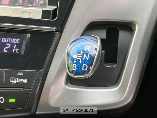 Toyota PRIUS ALPHA 2015-12 8653472-17