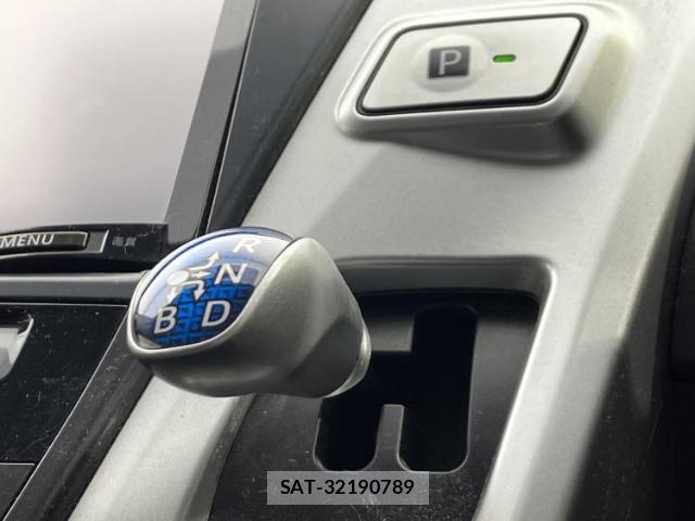 Toyota PRIUS ALPHA 2013-08 8653800-17