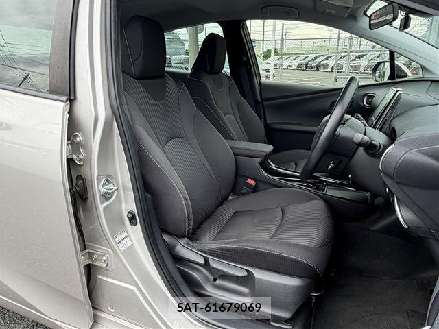 Toyota PRIUS PHV 2019-12 8647689-14