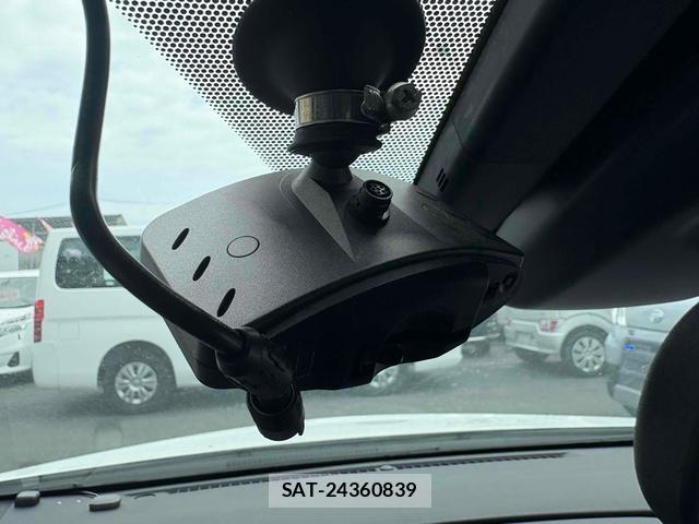 Toyota PRIUS PHV 2017-12 8649407-10