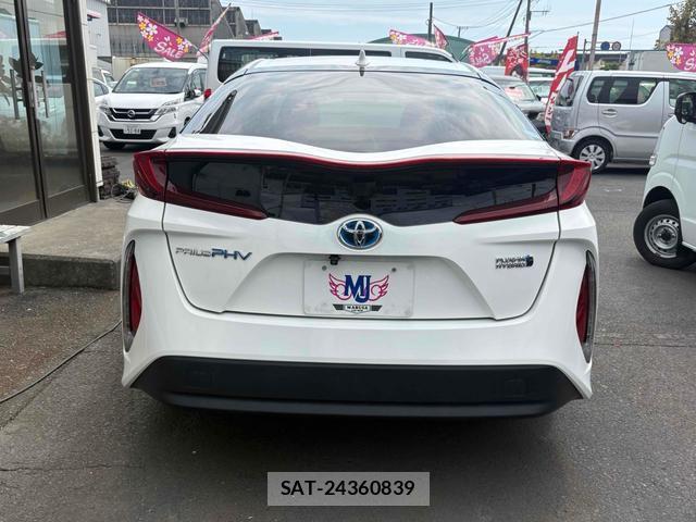 Toyota PRIUS PHV 2017-12 8649407-14