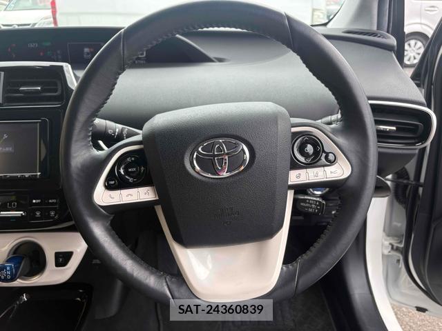 Toyota PRIUS PHV 2017-12 8649407-15