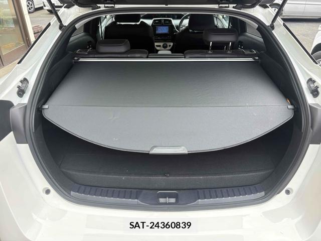 Toyota PRIUS PHV 2017-12 8649407-17