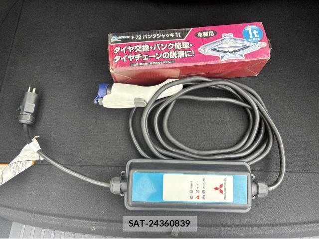 Toyota PRIUS PHV 2017-12 8649407-4
