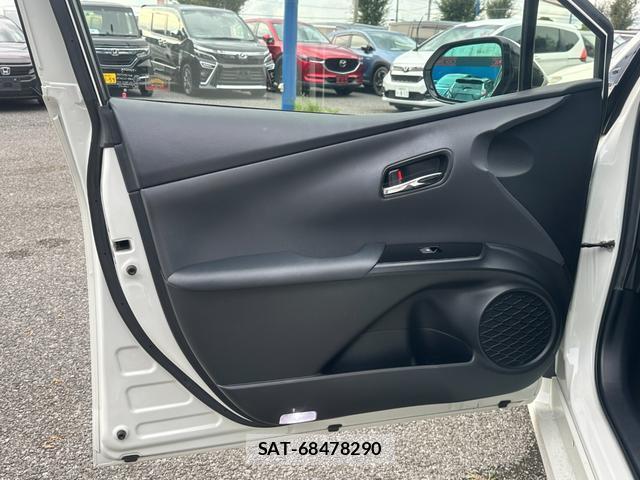 Toyota PRIUS PHV 2017-11 8649981-10
