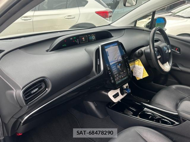 Toyota PRIUS PHV 2017-11 8649981-12