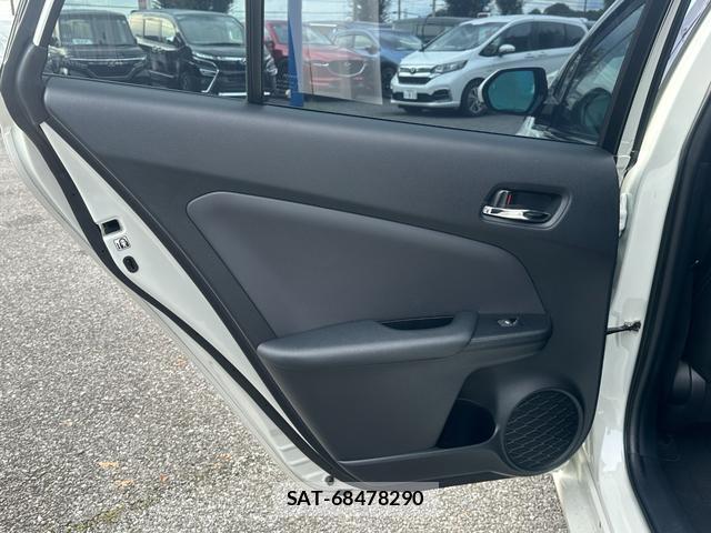 Toyota PRIUS PHV 2017-11 8649981-14
