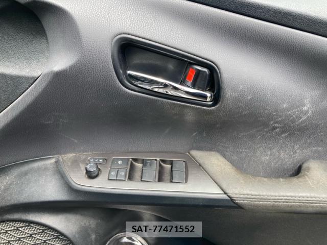 Toyota PRIUS PHV 2019-02 8651188-11