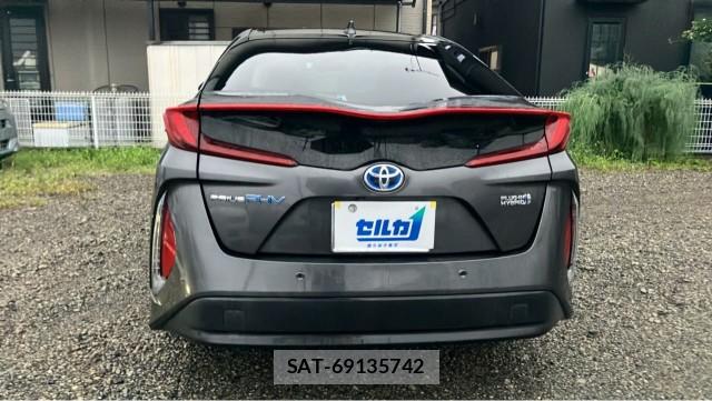 Toyota PRIUS PHV 2017-06 8651403-1
