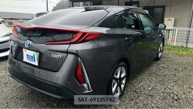 Toyota PRIUS PHV 2017-06 8651403-12