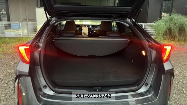 Toyota PRIUS PHV 2017-06 8651403-17