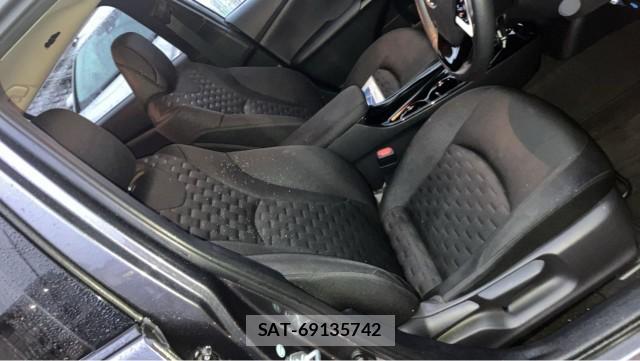 Toyota PRIUS PHV 2017-06 8651403-5