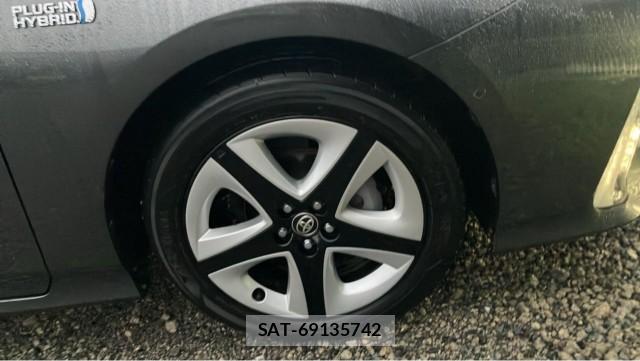 Toyota PRIUS PHV 2017-06 8651403-8