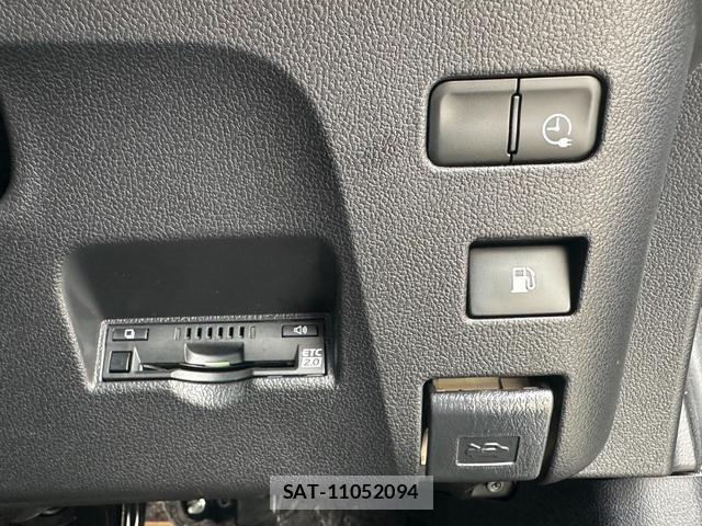 Toyota PRIUS PHV 2019-12 8651840-11