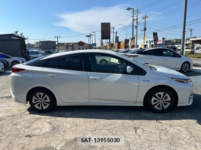Toyota PRIUS PHV 2018-03 8651841-13
