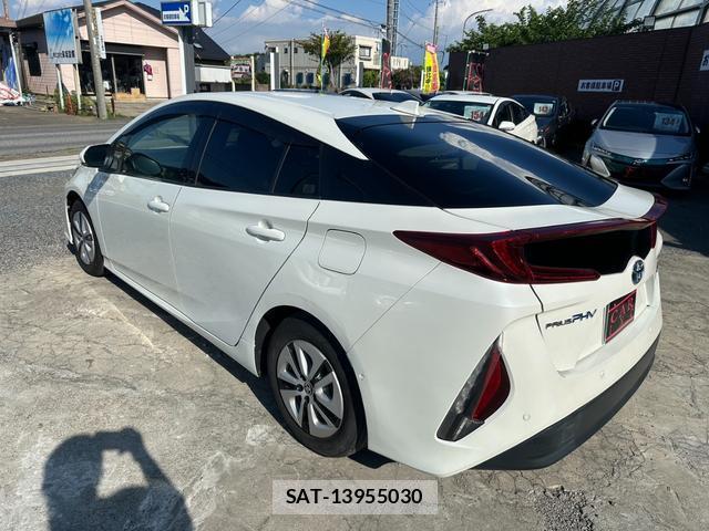 Toyota PRIUS PHV 2018-03 8651841-16