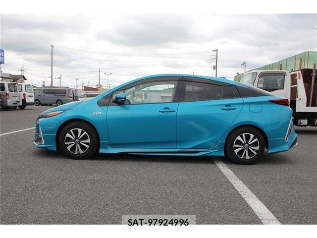 Toyota PRIUS PHV 2017-03 8651977-12