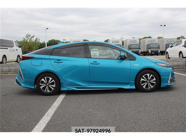 Toyota PRIUS PHV 2017-03 8651977-16