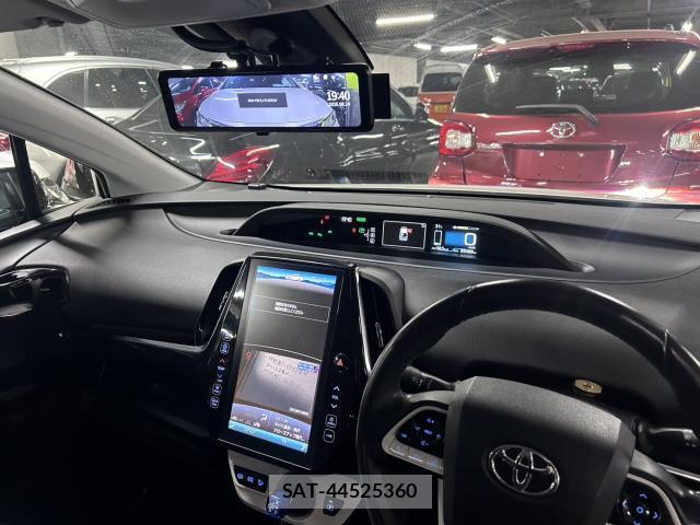 Toyota PRIUS PHV 2017-09 8652788-13