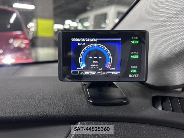 Toyota PRIUS PHV 2017-09 8652788-15