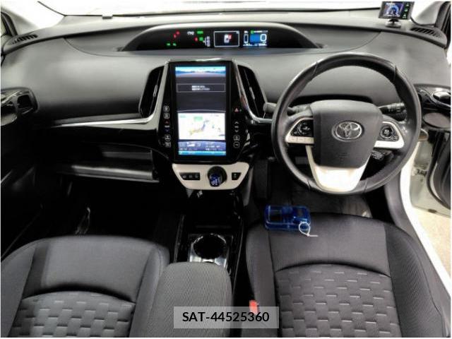 Toyota PRIUS PHV 2017-09 8652788-2