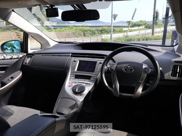 Toyota PRIUS PHV 2013-08 8653876-1