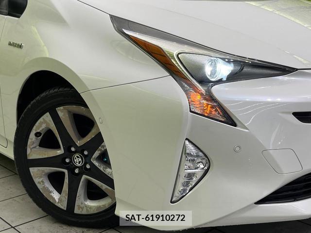 Toyota PRIUS 2018-10 8646634-11