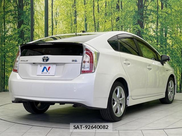 Toyota PRIUS 2012-06 8646688-16