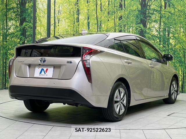 Toyota PRIUS 2016-06 8646693-16