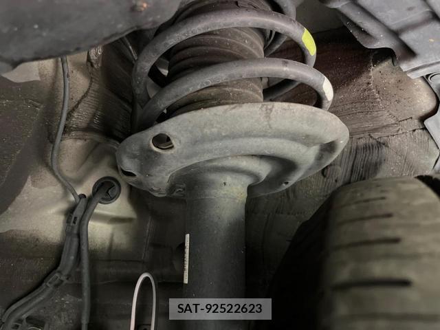 Toyota PRIUS 2016-06 8646693-19