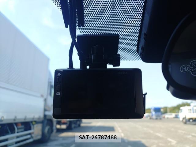 Toyota PRIUS 2018-08 8646742-16