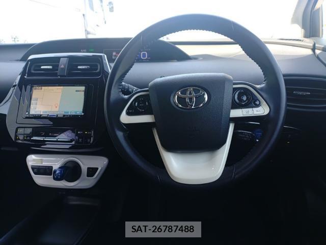 Toyota PRIUS 2018-08 8646742-2