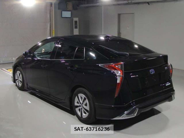 Toyota PRIUS 2018-03 8647038-1