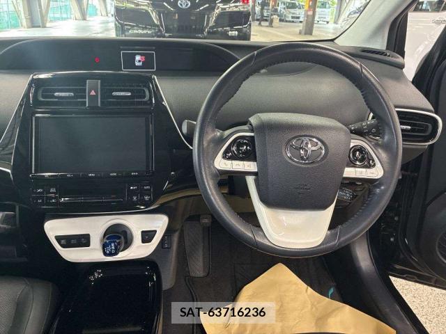 Toyota PRIUS 2018-03 8647038-2