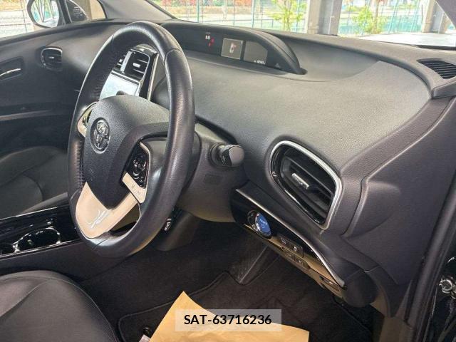 Toyota PRIUS 2018-03 8647038-3